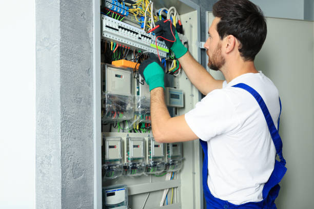 Best Affordable Emergency Electrician  in Beacon Square, FL